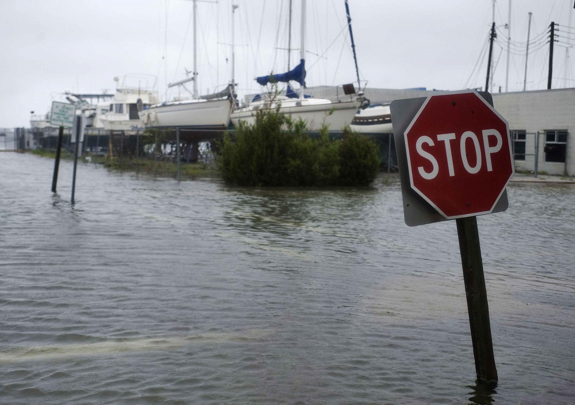 組圖：颶風(fēng)“艾琳”襲擊美國東海岸 民眾淡定應(yīng)對