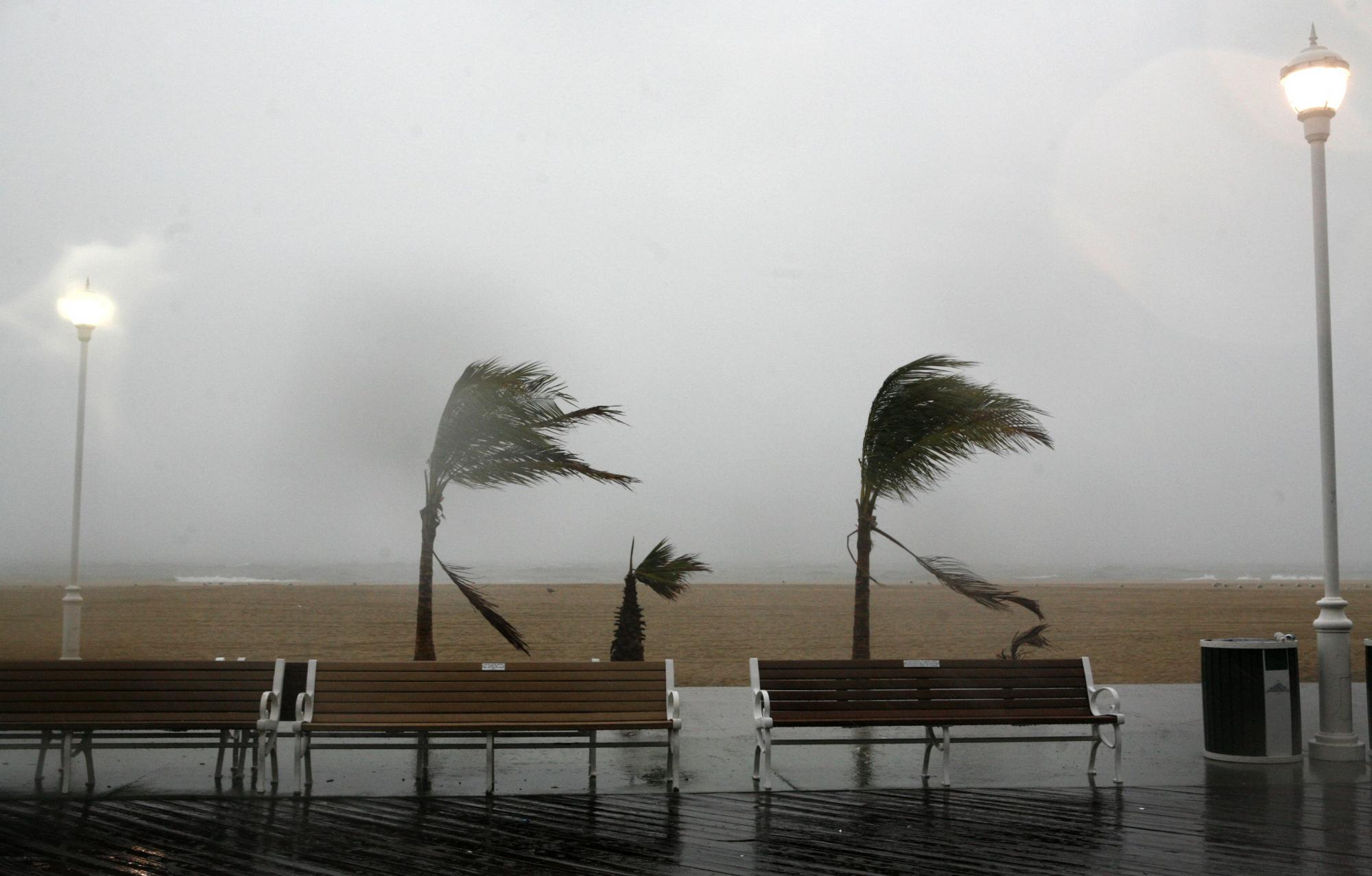 組圖：颶風“艾琳”襲擊美國東海岸 民眾淡定應對