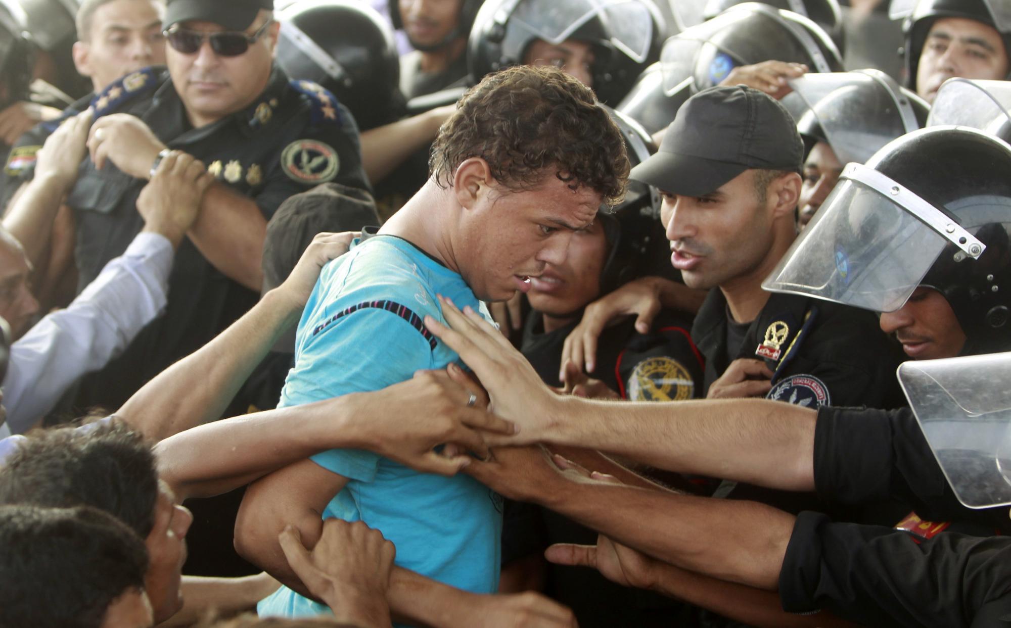 穆巴拉克接受第3次庭審 法庭傳訊首批證人