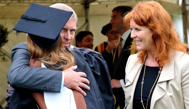 英女王最疼愛孫女大學畢業 不愁工作先到慈善機構實習