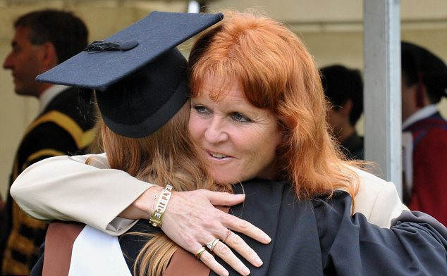 英女王最疼愛孫女大學畢業 不愁工作先到慈善機構實習