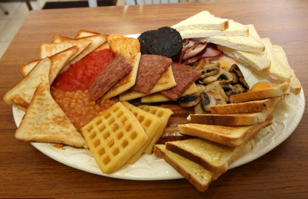 一個多小時吃掉3公斤高熱量早餐 英小伙破吉尼斯紀錄