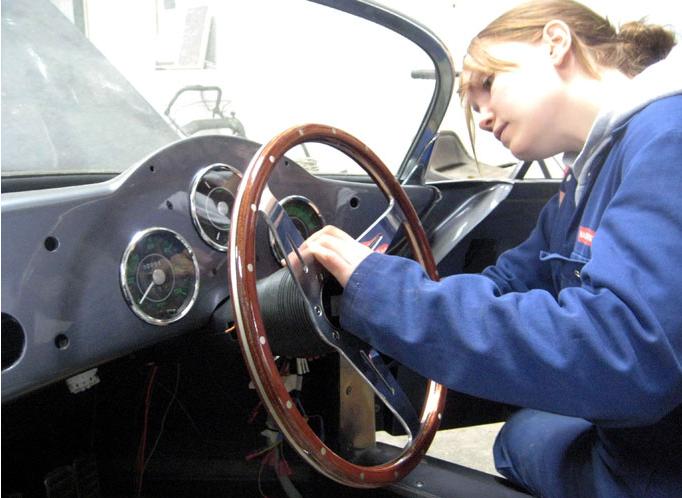 甲殼蟲(chóng)變身保時(shí)捷 英國(guó)女子耗時(shí)6年打造專(zhuān)屬夢(mèng)幻婚車(chē)