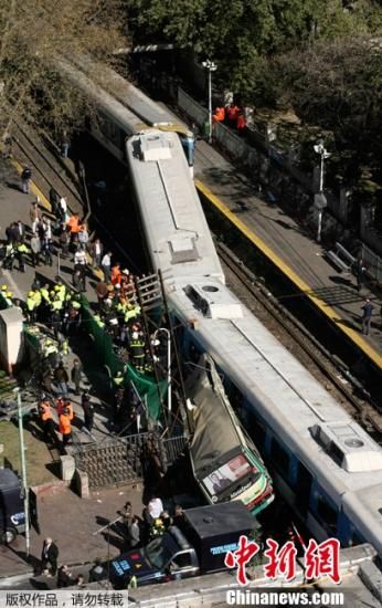 阿根廷再次發(fā)生汽車與火車相撞事故90人受傷