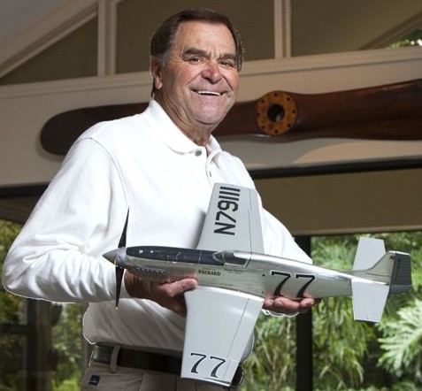 美飛行比賽釀慘劇 74歲老翁駕機失控撞向看臺