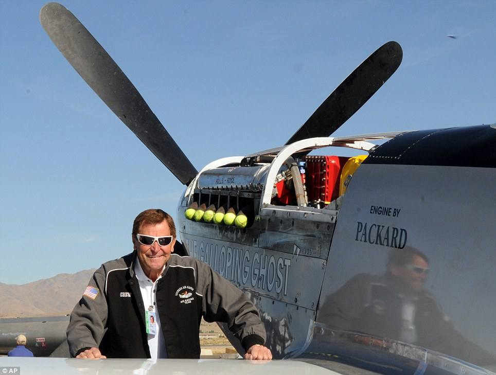 美飛行員墜機前力挽狂瀾 調(diào)查工作重點鎖定機尾