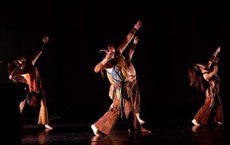 加拿大“紅色天空”舞蹈團訪華 《天路》盡顯原住民文化