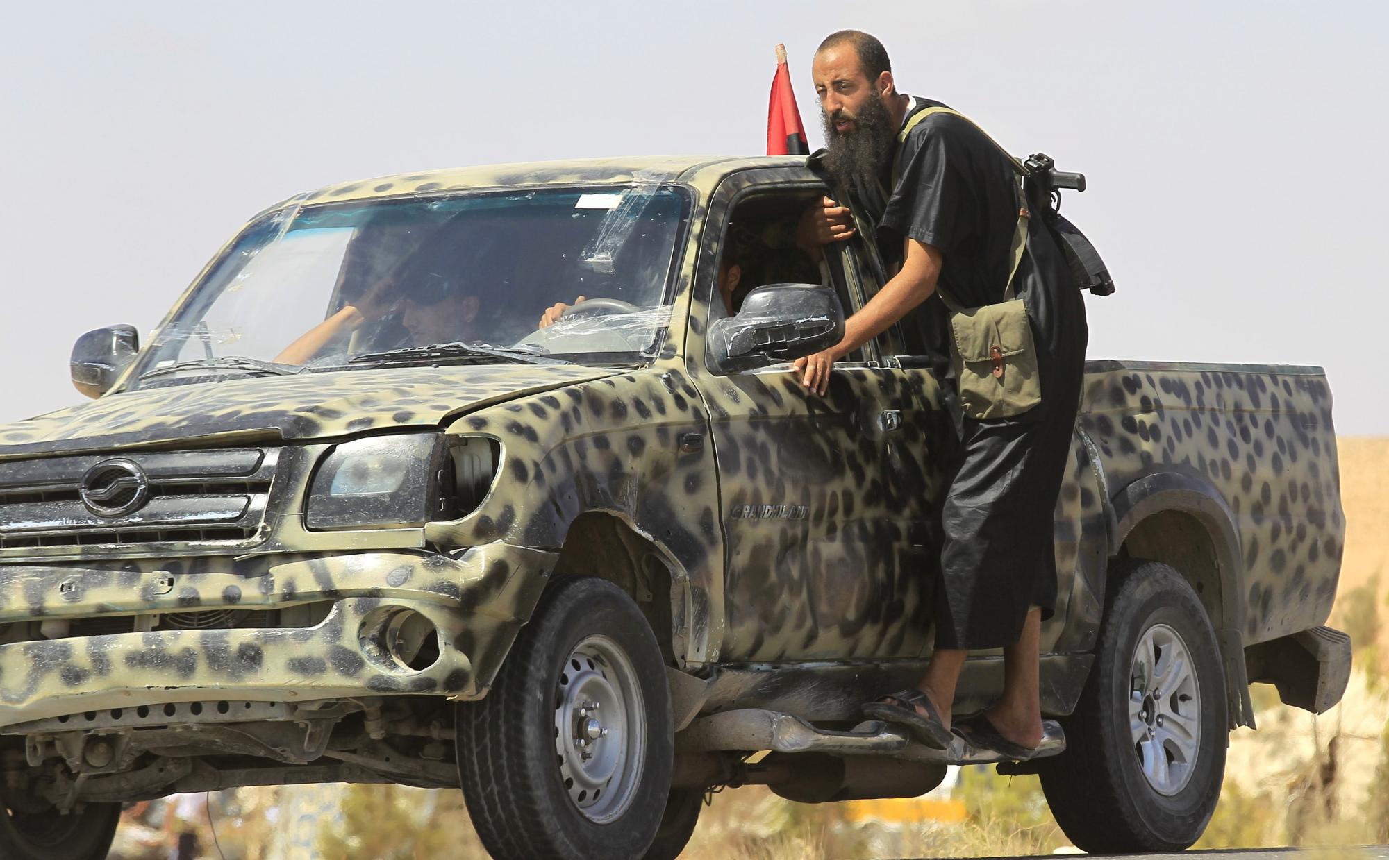 利比亞新政府意外斬獲230億美元 找到卡扎菲化武倉庫