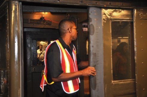 近百年歷史車廂重新使用 紐約市民地鐵上體驗回到過去