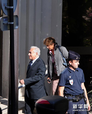 圖：卡恩與指控其企圖強奸女作家當面對質