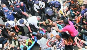 媒體稱美國高失業(yè)率致數(shù)千人示威 主力系大學(xué)生