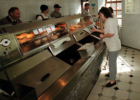 英國“地溝油航班”首飛成功 遭環(huán)保人士強(qiáng)烈抗議