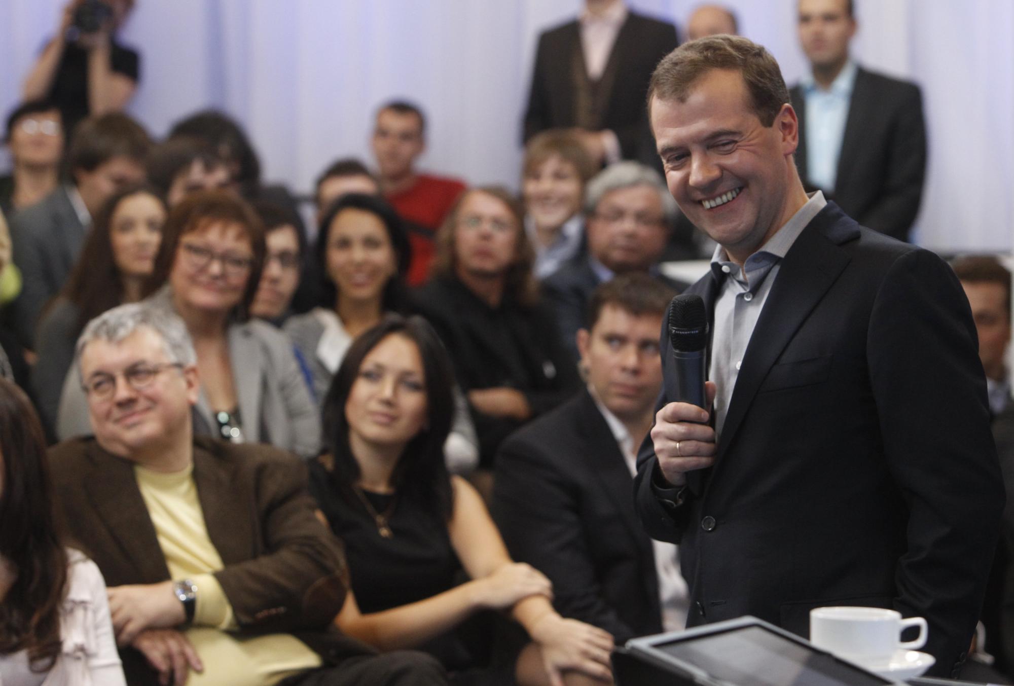 梅德韋杰夫讓位因普京支持率更高 獨子曾出演小英雄?