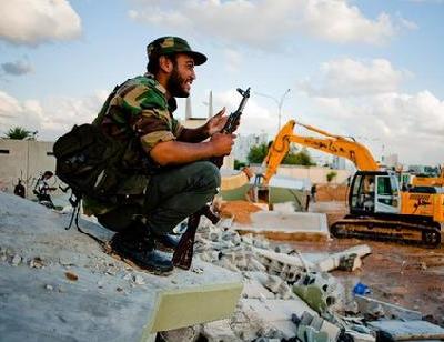 利執政當局對蘇爾特久攻不下 卡扎菲南部建“國中國”?