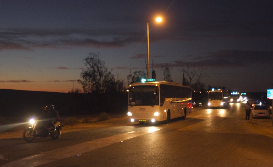 巴以履行1:1027換人協議 以士兵被俘5年終獲釋