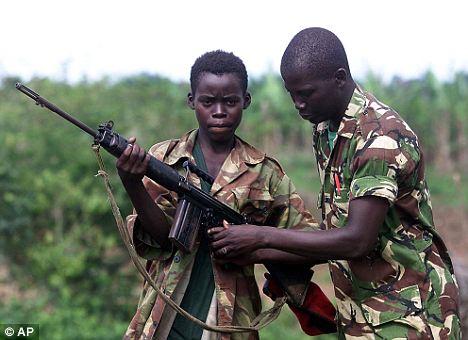 英國(guó)曾派4名未成年士兵上戰(zhàn)場(chǎng) 招致猛烈批評(píng)