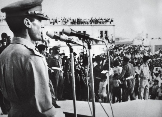 英雄”末路——中東狂人卡扎菲的傳奇一生