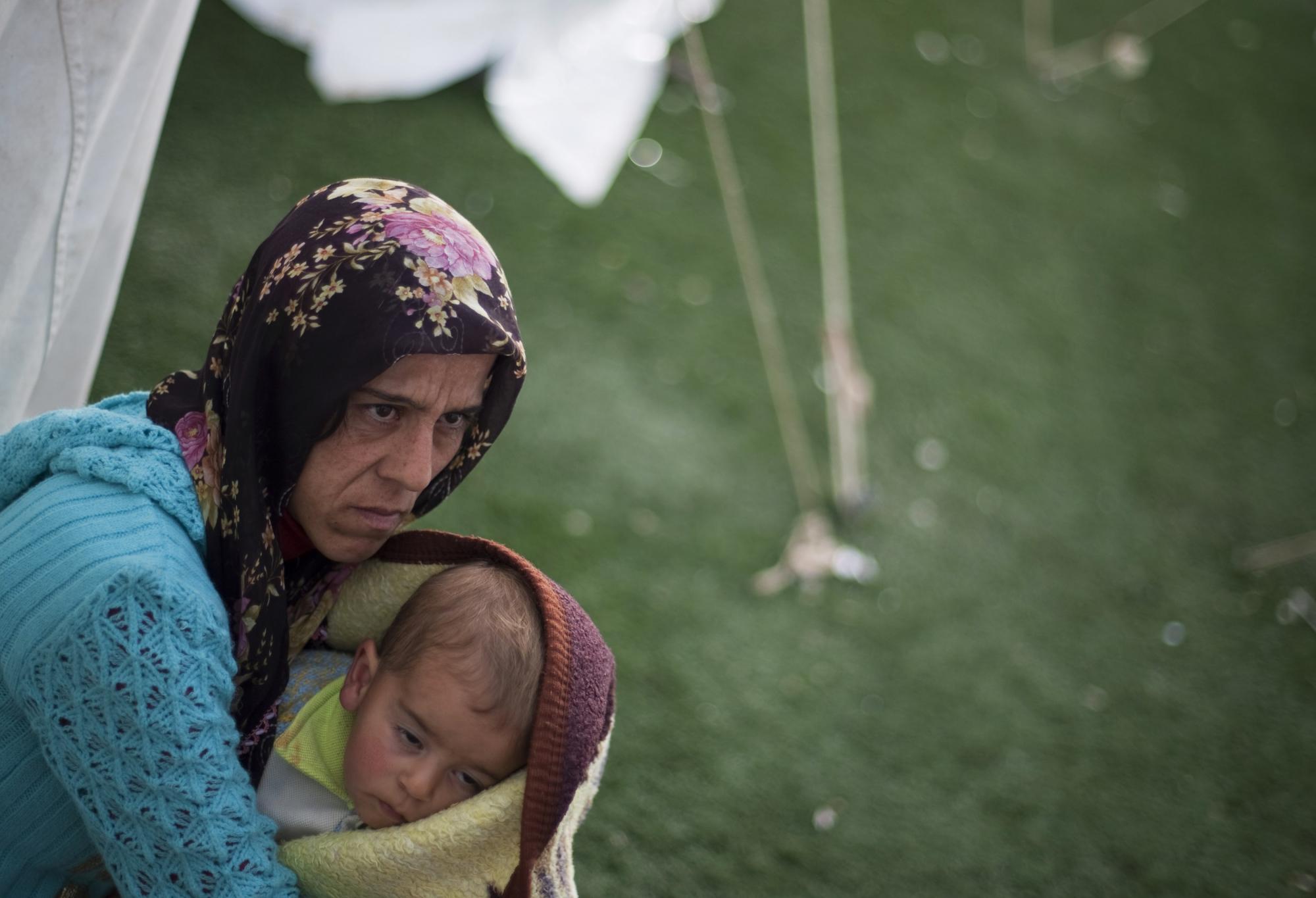 土耳其宣布接受外援求助以色列 震區(qū)災(zāi)民哄搶救援物資