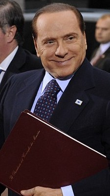 庭審文件曝老貝豪擲250萬英鎊酬謝派對女郎