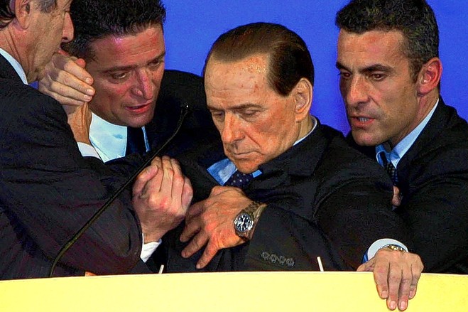 老貝辭職意大利前景仍堪憂 關鍵投票前不忘風流