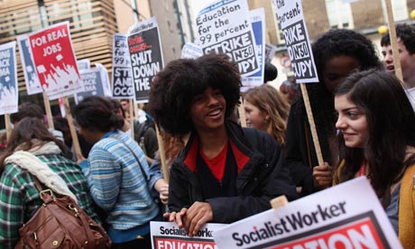 英國智利爆發(fā)學(xué)生抗議示威 不滿學(xué)費(fèi)上漲教育投入不足