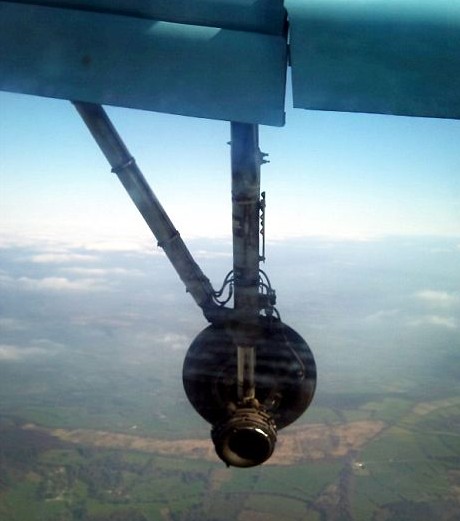 英國乘客起飛后親歷驚魂一刻：“我看到一個輪胎掉了！”