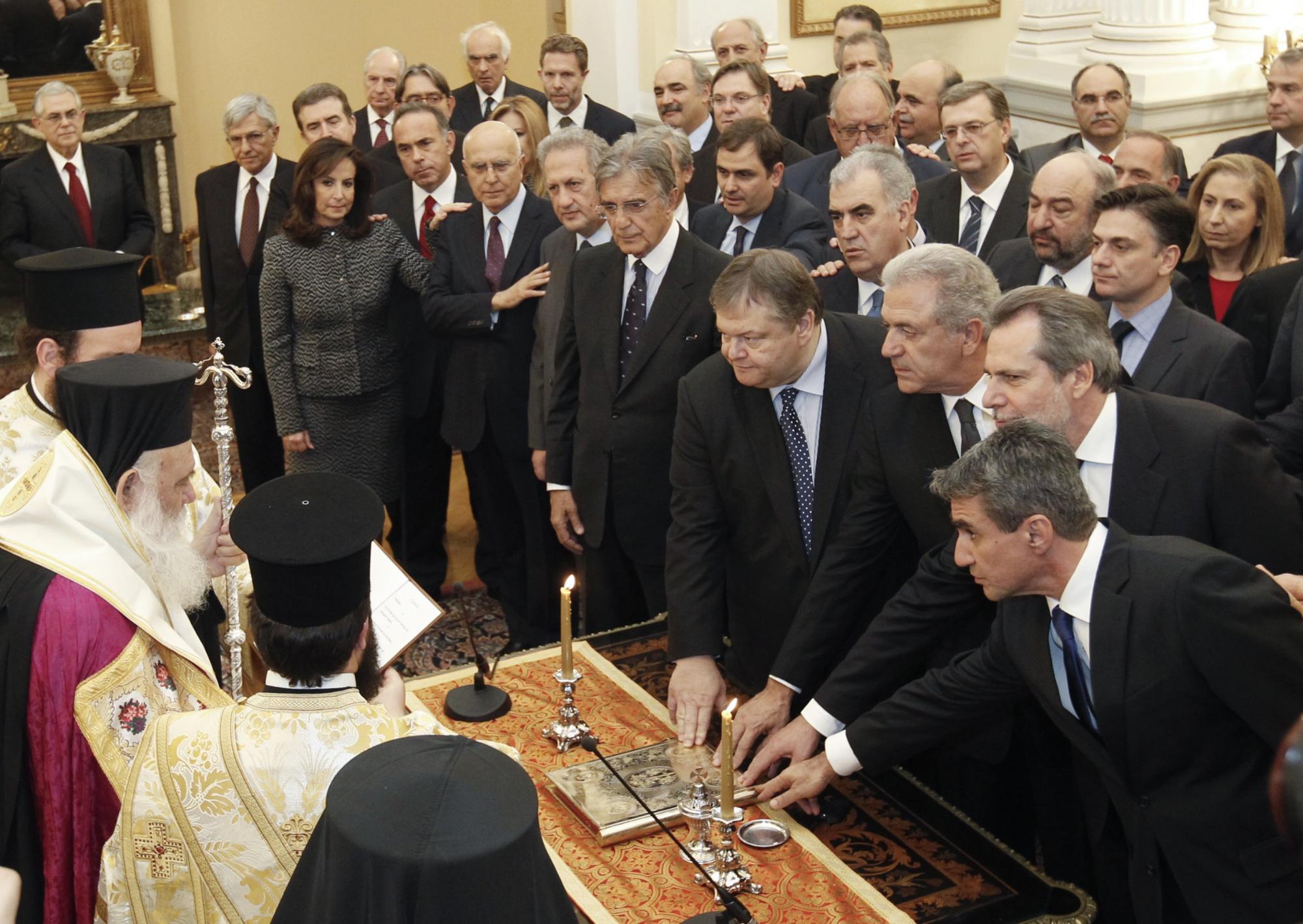 三黨聯合希臘新政府宣誓就職 執政前景不樂觀