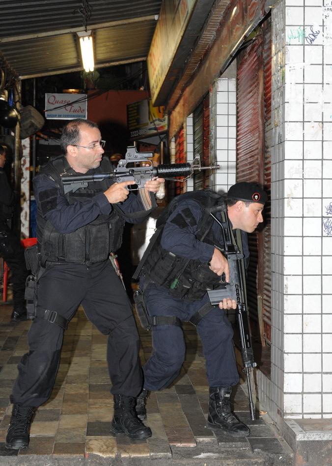 巴西裝甲車進駐最大貧民窟 為世界杯和奧運會“清場”