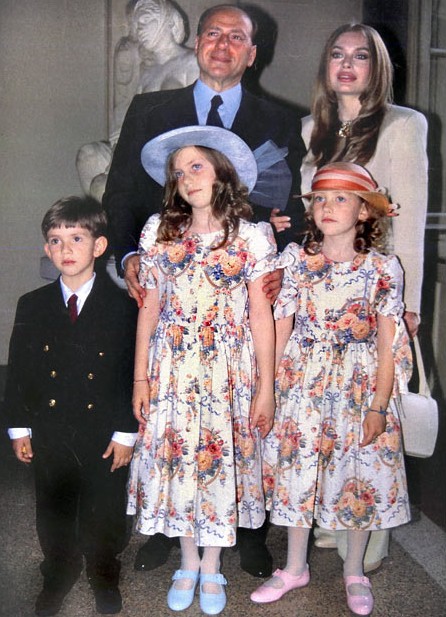 圖說貝盧斯科尼多彩人生