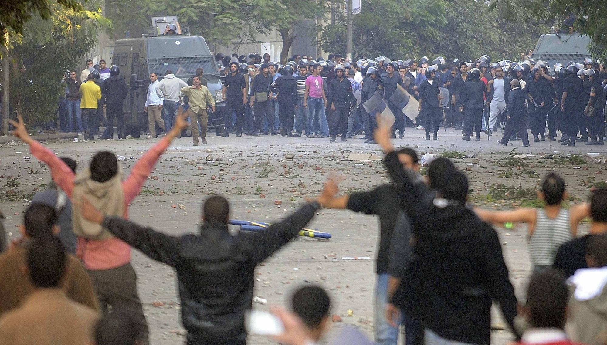 埃及多地軍警清場(chǎng)引發(fā)激烈沖突 至少2死700余傷
