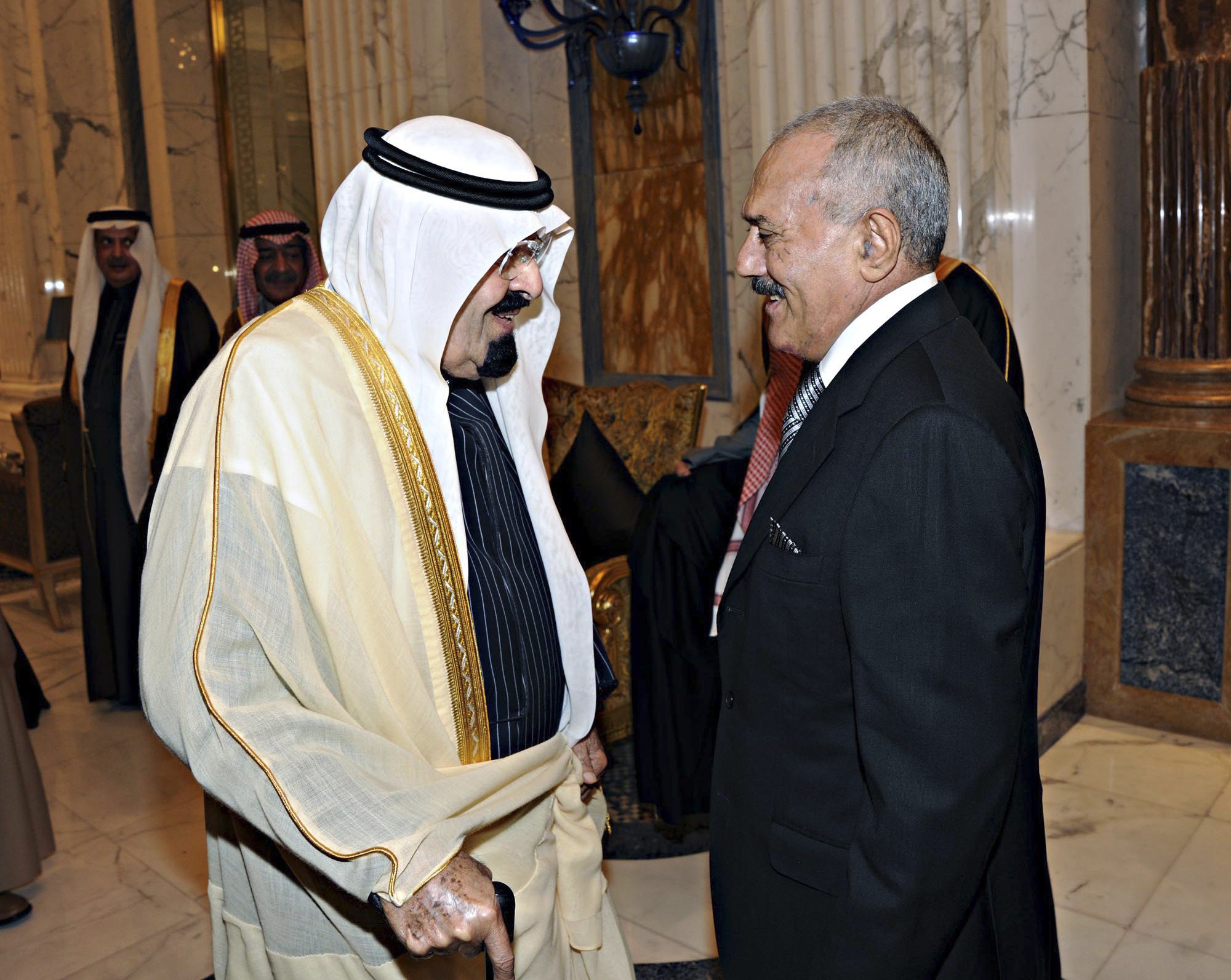 也門總統(tǒng)簽署交權(quán)協(xié)議結(jié)束33年統(tǒng)治 國家動亂或難平