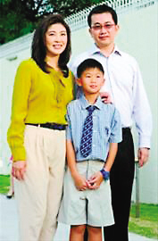 泰國總理英拉因食物中毒住院 副總理代其主持內(nèi)閣會議