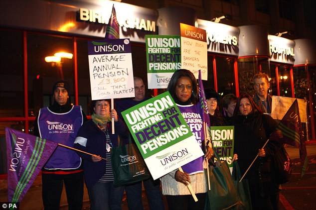 英200多萬人舉行“世紀大罷工” 卡梅倫政府面臨最大考驗