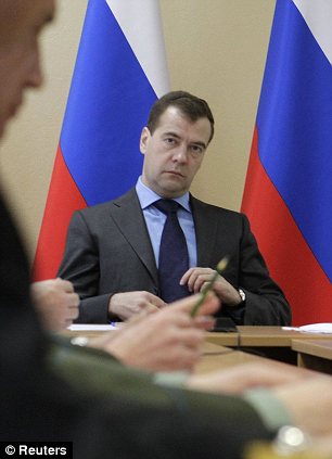 俄總統(tǒng)親手啟動(dòng)導(dǎo)彈預(yù)警雷達(dá) 強(qiáng)硬回應(yīng)美反導(dǎo)部署