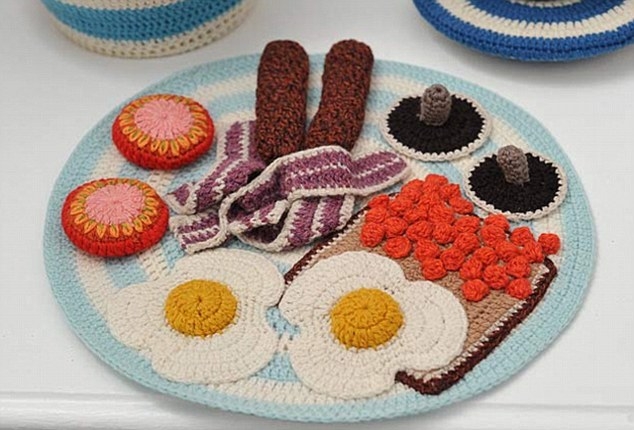 5公斤毛線的魔力！英國設計師編出溫馨童話小屋