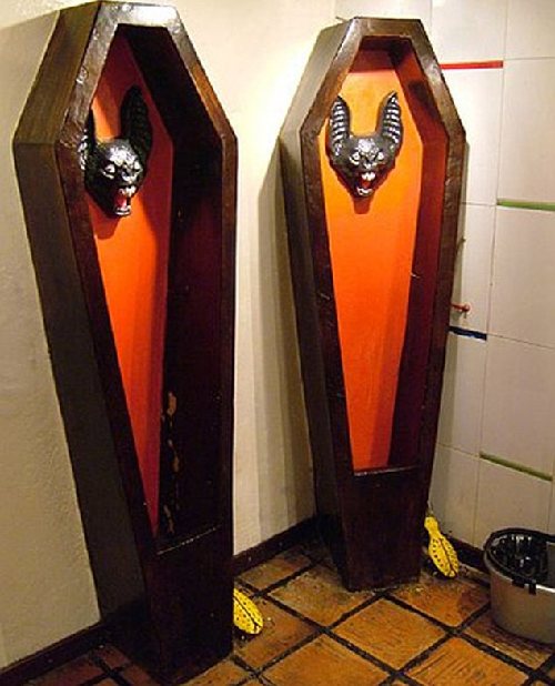 “長號、棺材、紅唇大嘴” 全球另類廁所造型令人捧腹