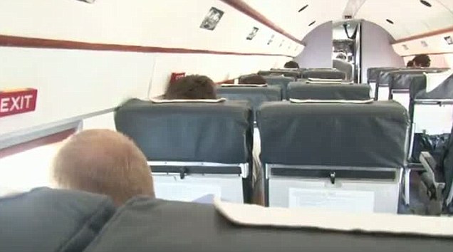 瑞士“鋼鐵俠”首次與客機齊飛7分鐘 時速高達200多公里