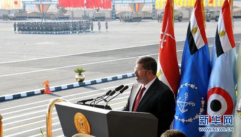 埃及新總統(tǒng)穆爾西出席閱兵儀式