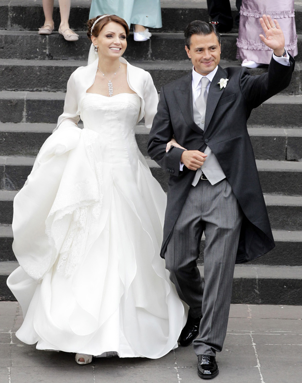 “型男”力主變革當(dāng)選墨西哥總統(tǒng) 娶影星妻子多次傳外遇