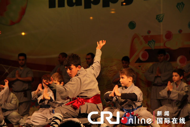 “歡樂春節”響徹羅馬 焰火表演照亮斗獸場