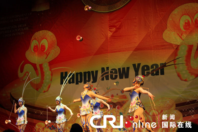 “歡樂春節”響徹羅馬 焰火表演照亮斗獸場