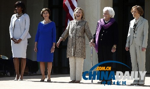 小布什圖書館落成五總統(tǒng)聚首 其母不愿次子當(dāng)總統(tǒng)