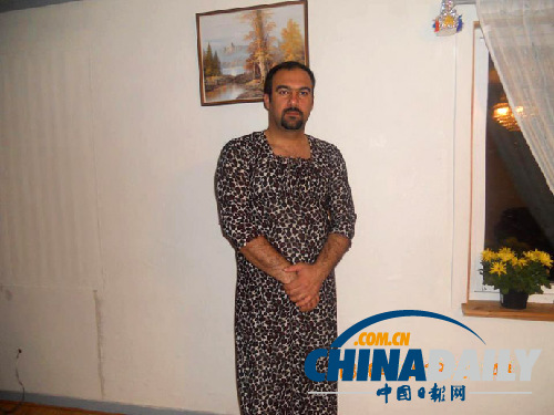 伊朗判處一男子穿女性服裝游街 網友身著女裝抗議