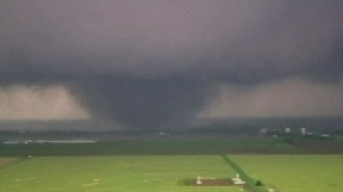 龍卷風(fēng)襲擊俄克拉荷馬城郊 造成至少37人死亡