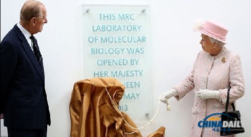 組圖：英女王乘公交 為孫媳生育做調研