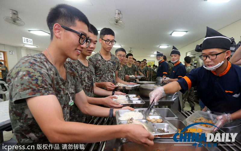 美味大補(bǔ)超幸福！韓國(guó)陸軍訓(xùn)練食譜加入鮑魚(yú)參雞湯