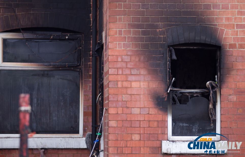 組圖：暴風雨終結英國酷熱天氣 閃電驚心動魄房屋受損