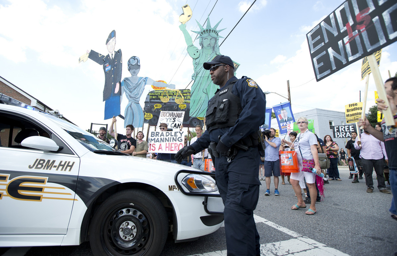 美大兵曼寧泄密案迎來(lái)終審 支持者游行示威（組圖）