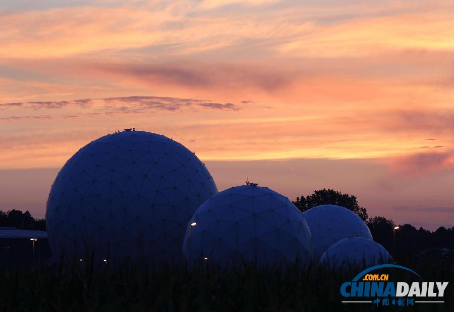 晨曦中的“大耳朵”：前美國駐德監聽站日出美景（圖）