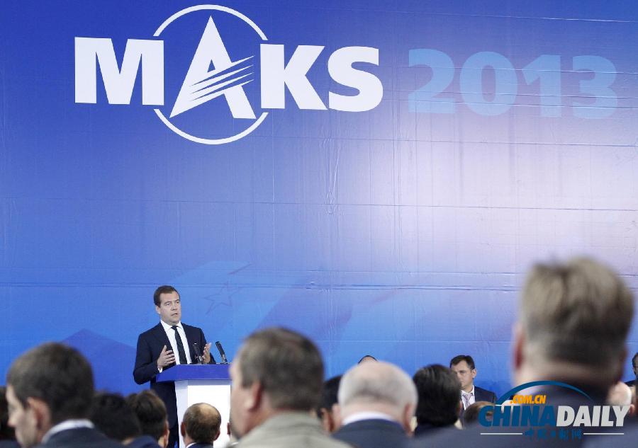 俄羅斯國(guó)際航展開幕 總理梅德韋杰夫躍躍欲試